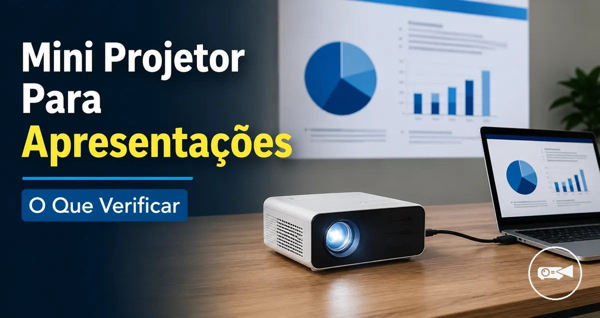 Mini projetor usado em uma apresentação com um notebook sobre uma mesa