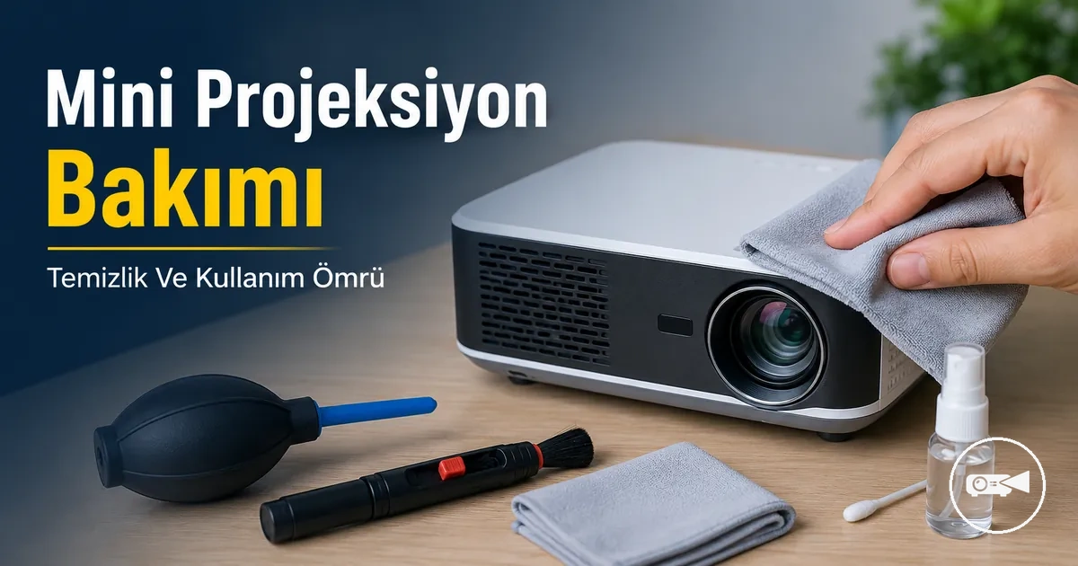 Yumuşak bez ve lens temizleme araçlarıyla temizlenen mini projeksiyon cihazı